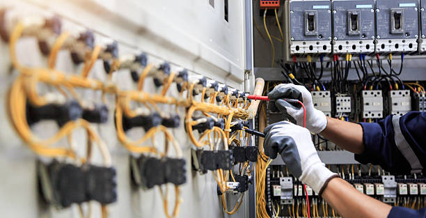 Professional Electrician technician working in Pekin, IL